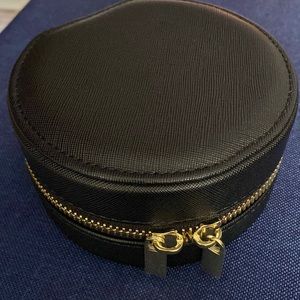 Dynamite round jewelry box